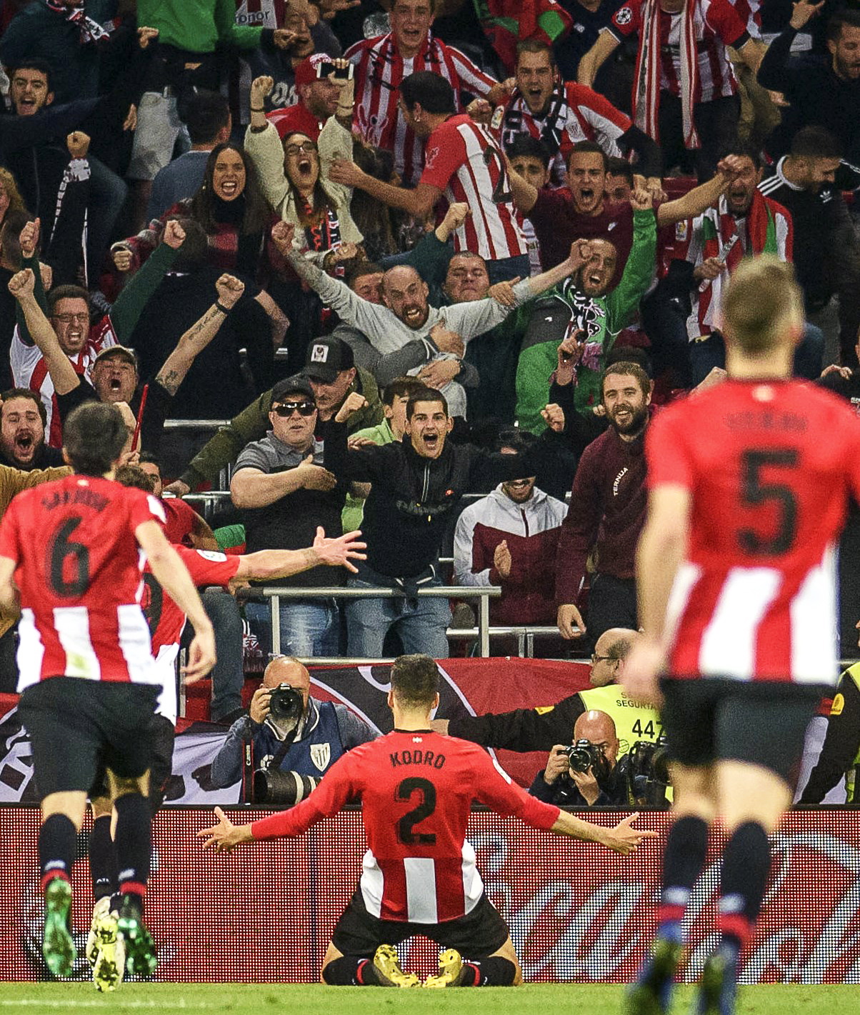 迫使B队边 迫使B队边